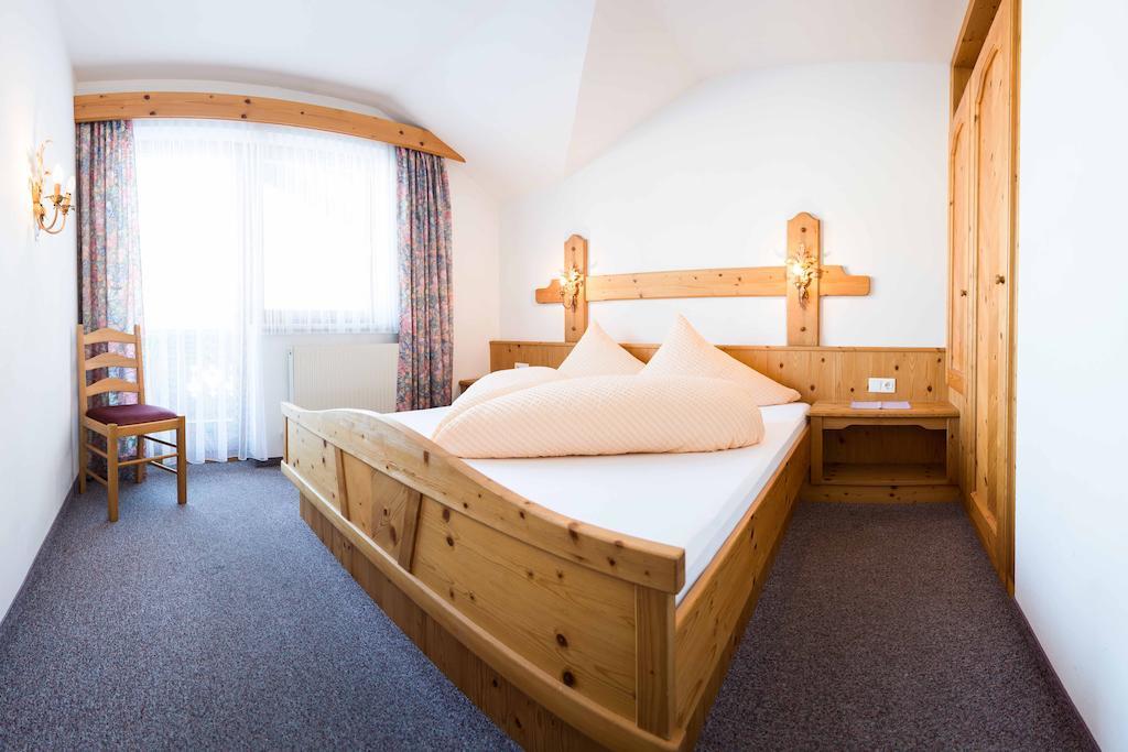 Pension Roasthof Neustift im Stubaital Exterior photo